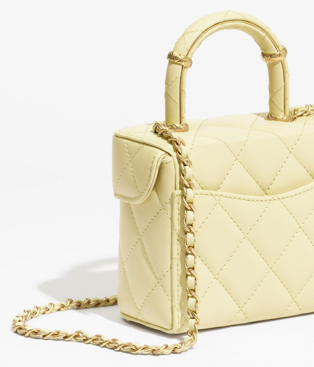 背面附有口袋型小袋