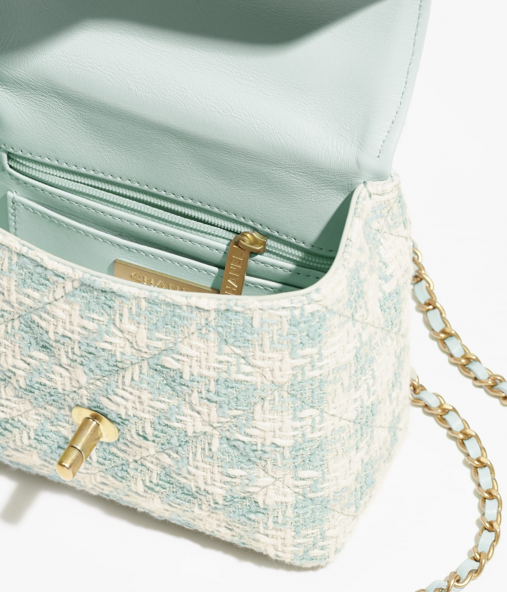 附有口袋以及拉鍊夾層