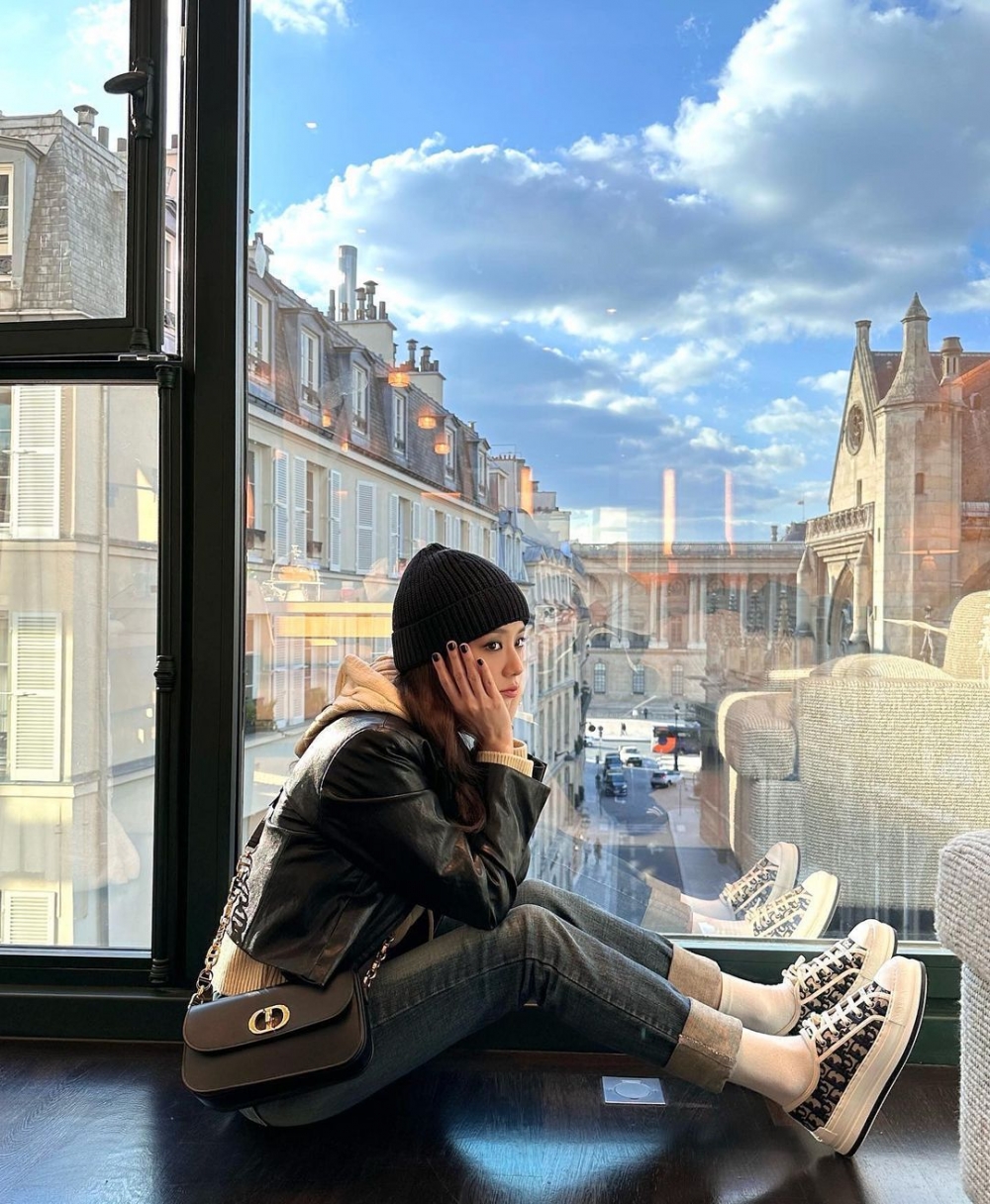 Jisoo同款手袋:Dior 30 Montaigne Avenue