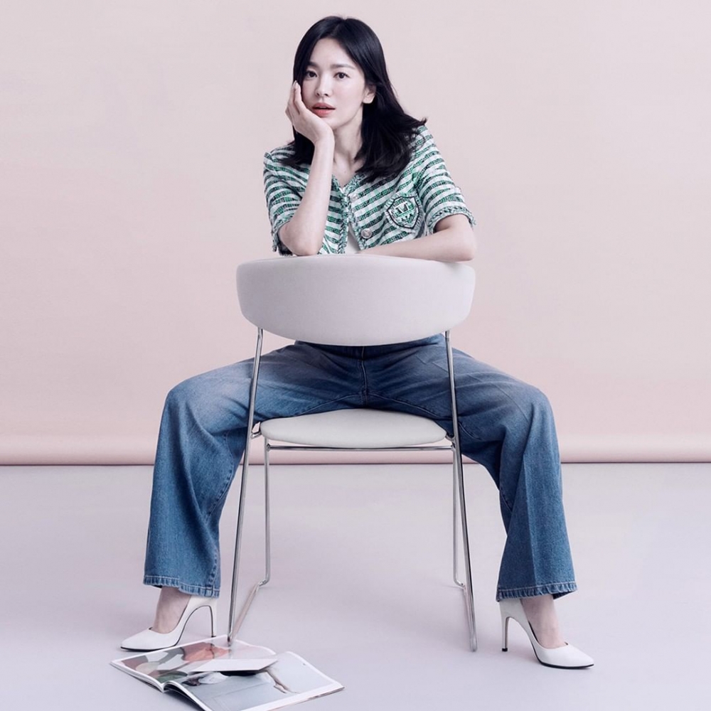 簡單的牛仔褲也能穿出質感。