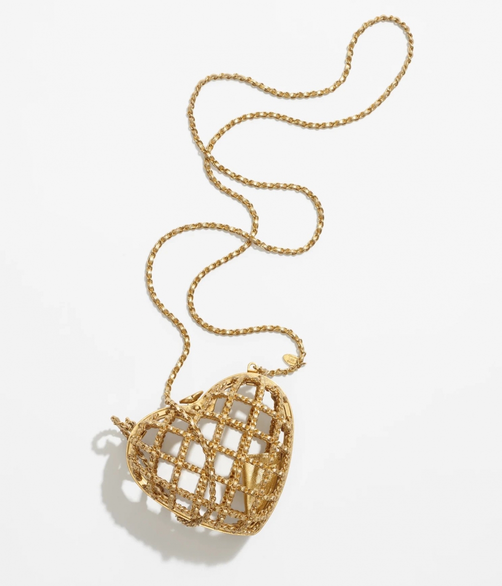CHANEL Heart Minaudiere