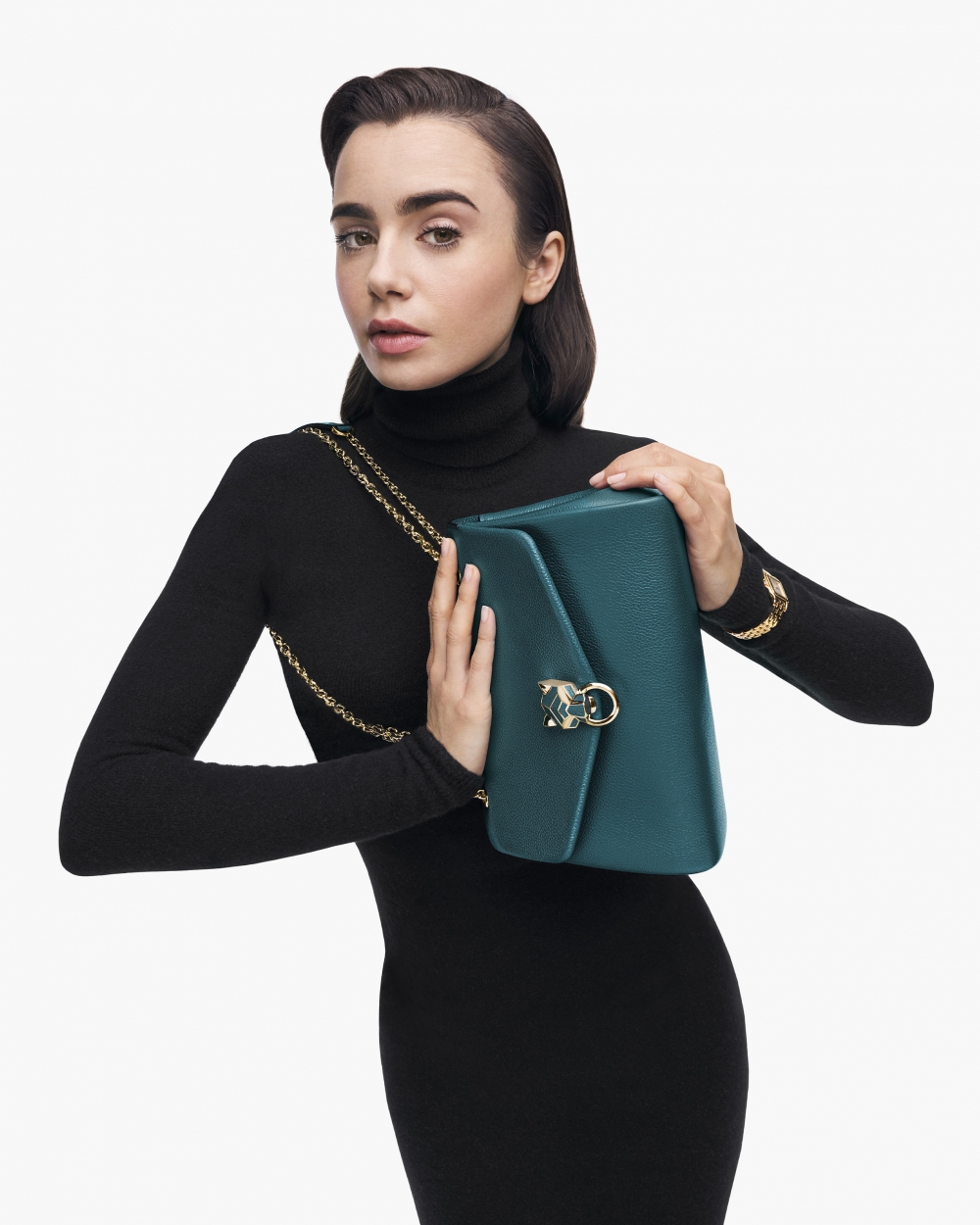 在她的詮釋之下,讓手袋看起來更加迷人。