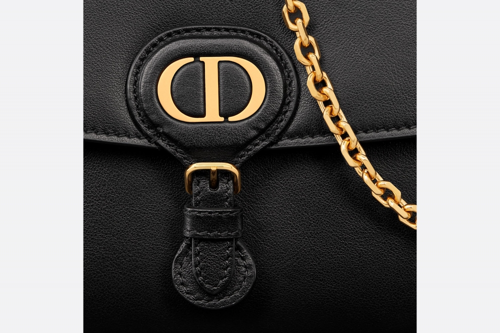 翻蓋飾有裝飾性 CD 搭扣