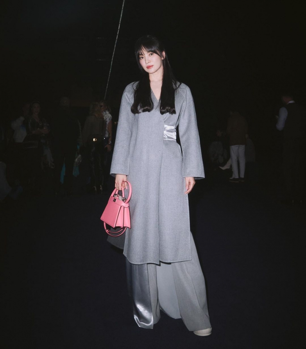 宋慧喬同款手袋: FENDI Peekaboo ISeeU