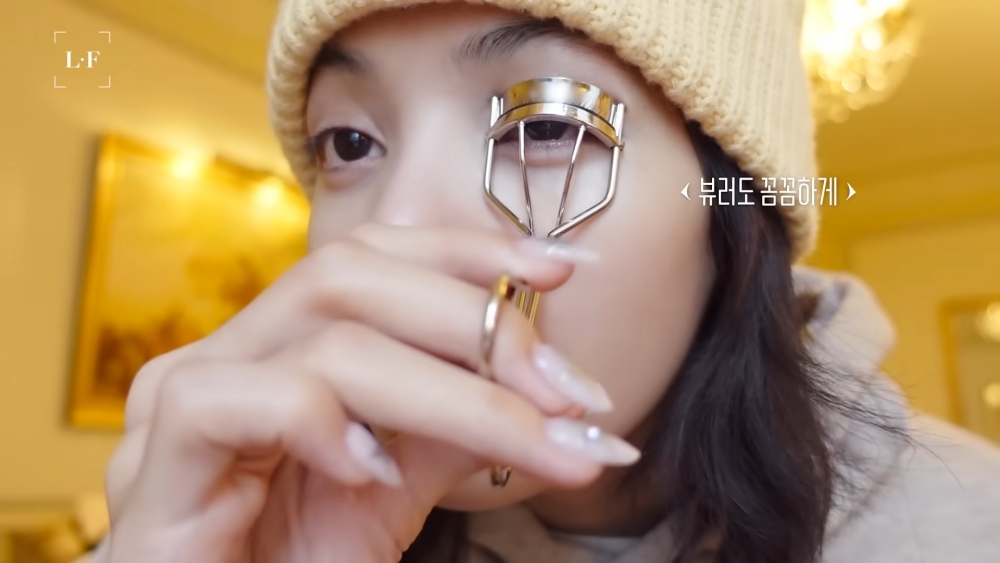 比起眼線更Lisa注意睫毛妝容