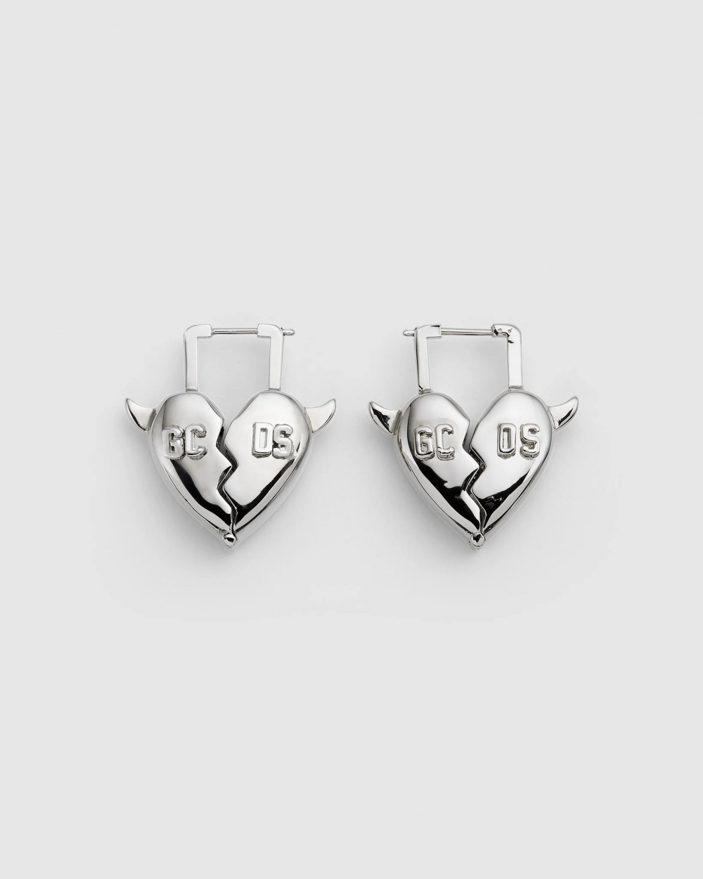 銀色的Heartbreaker Earrings。