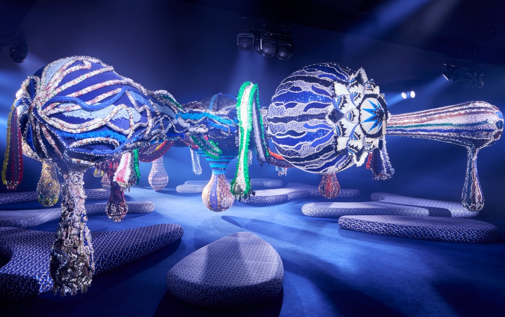 Dior以有機刺繡打造秋冬秀場