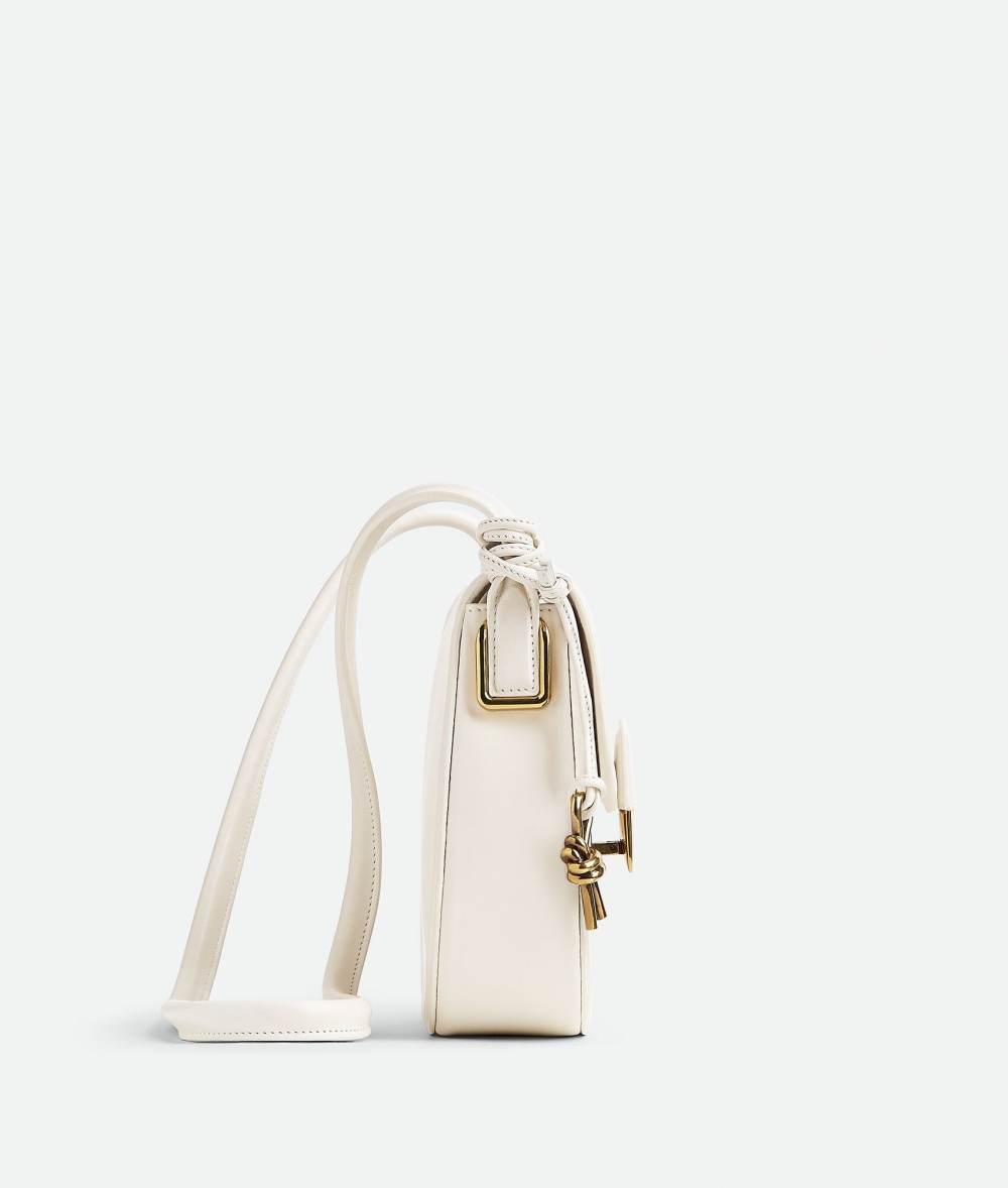 手袋輪廓更為復古典雅