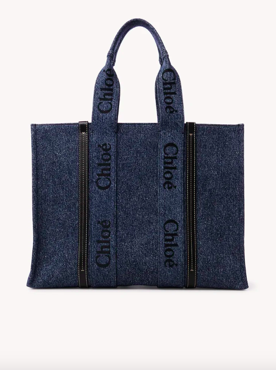 有著大容量的Large Woody Tote Bag。