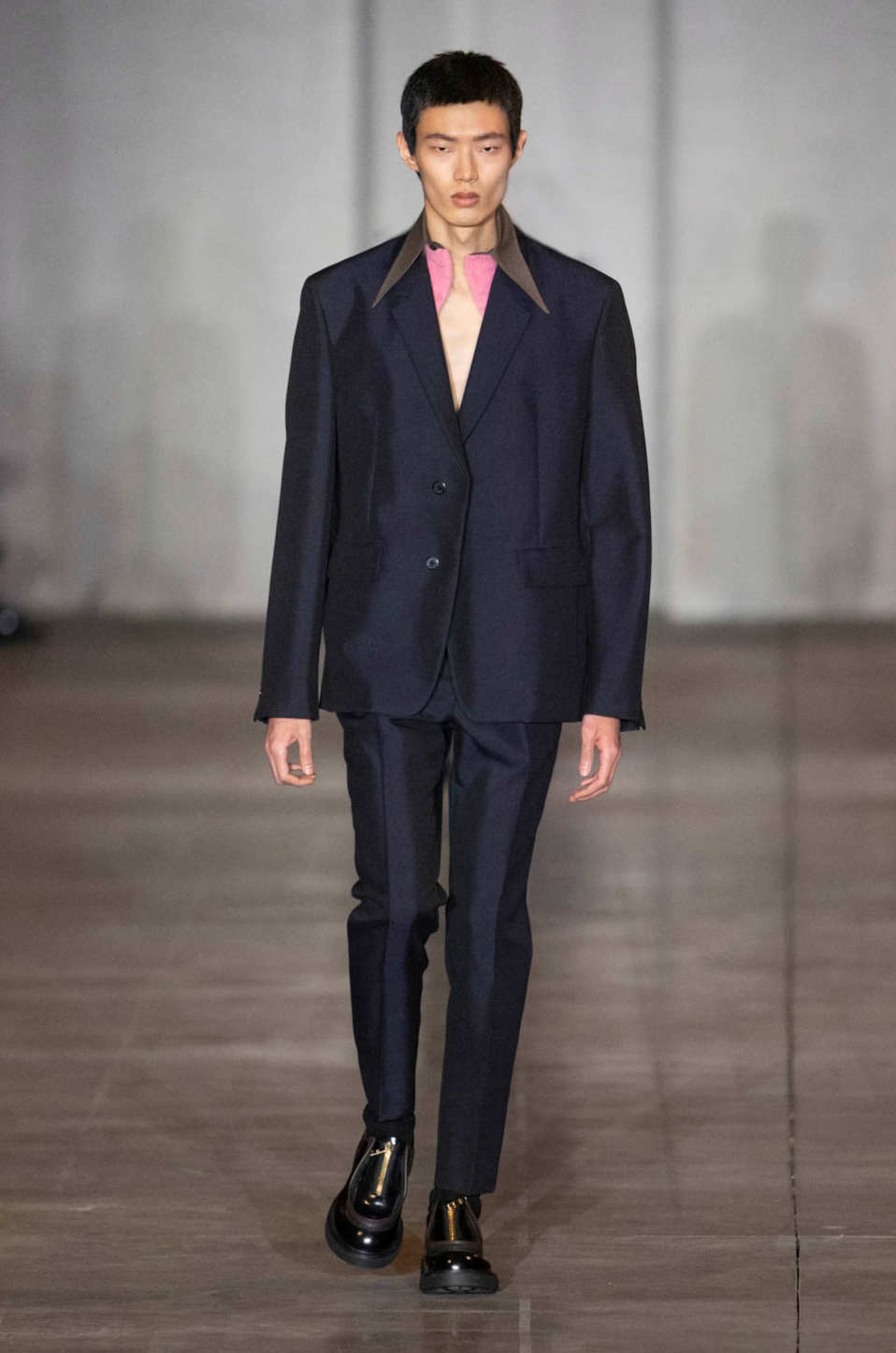 Fall/Winter 2023 Prada Menswear Collection Look 1。