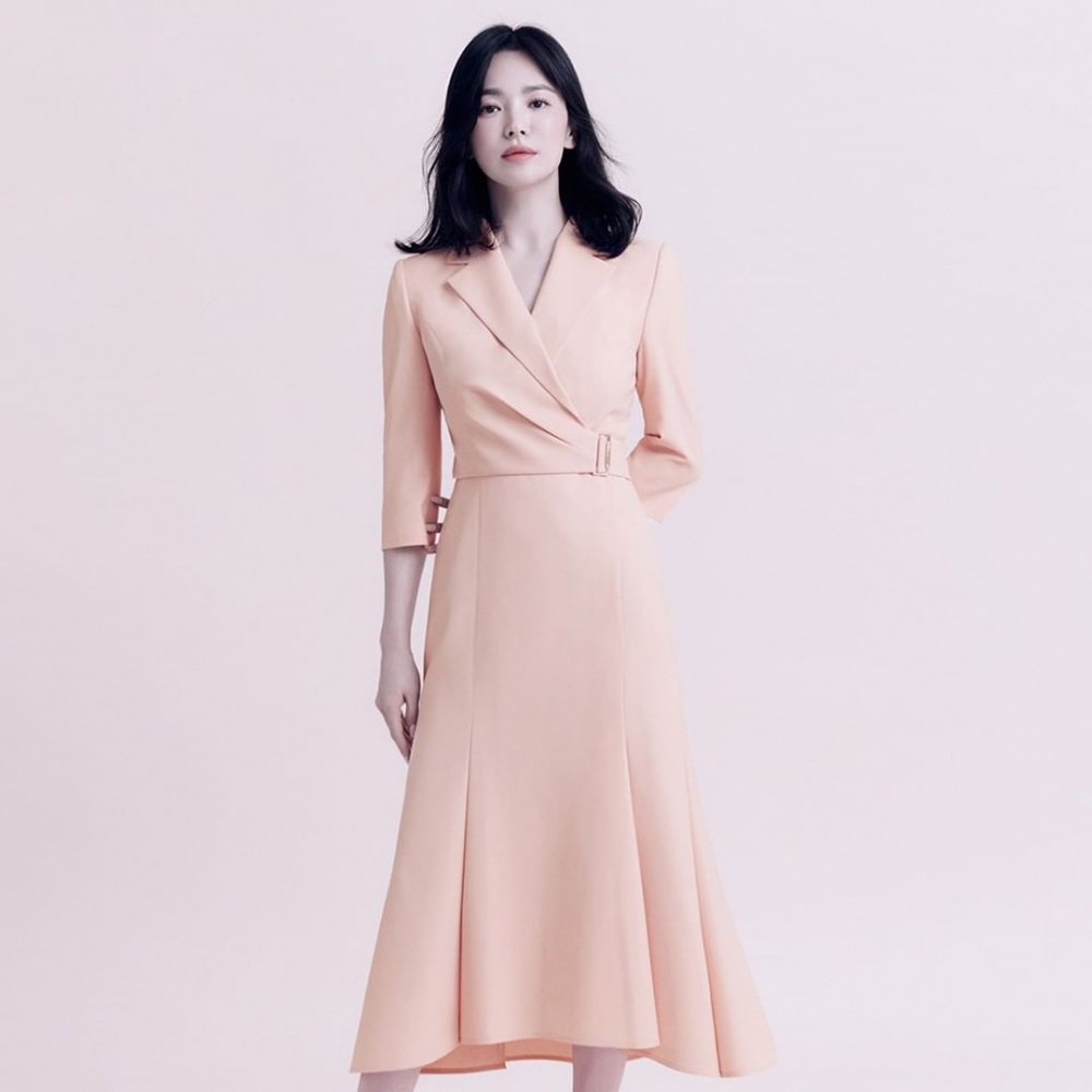 也能挑選不同剪裁的淡粉色單品。