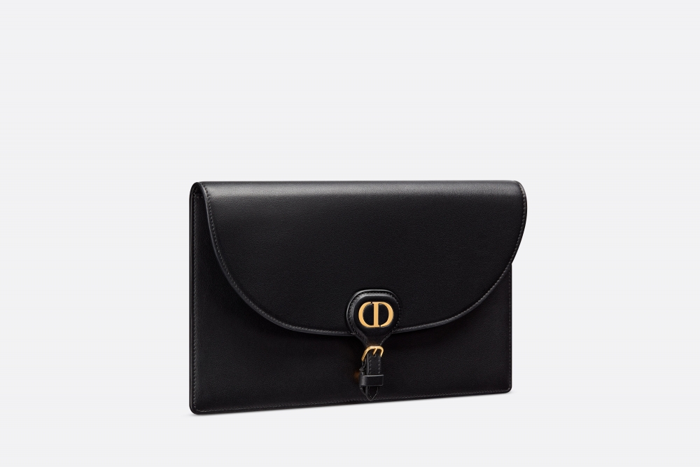 能為整體穿搭注入優雅俐落的氛圍