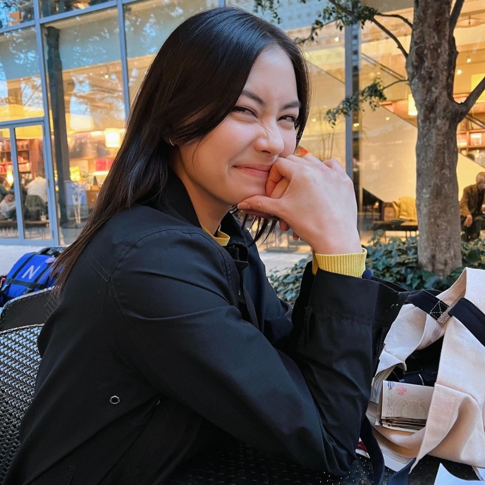 個性有趣的她不像外表的冷豔。