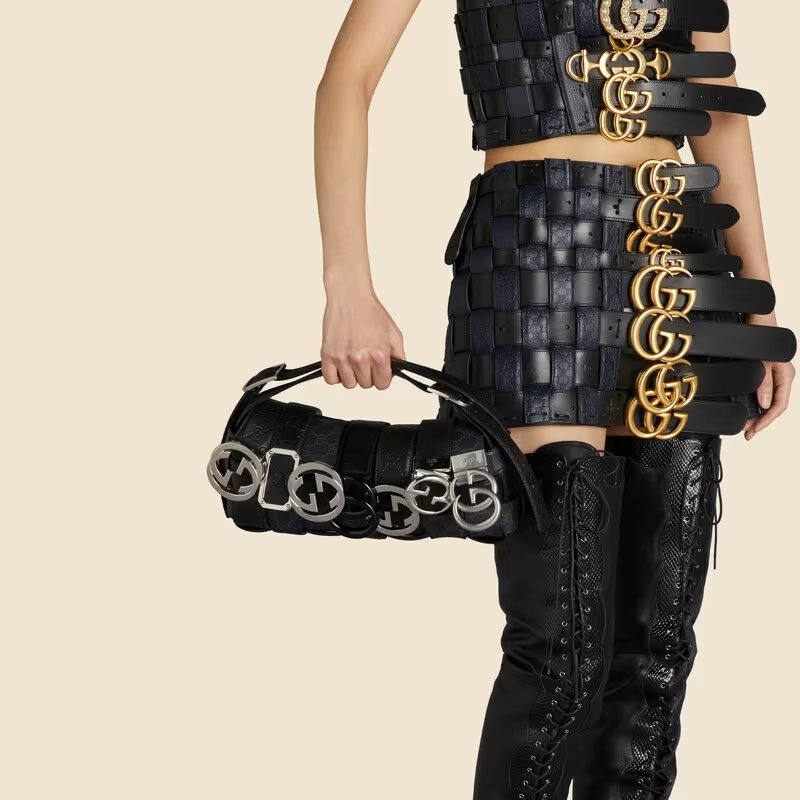 手提著時也氣勢十足。