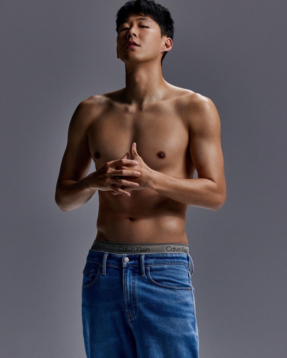 擁有高人氣的孫興慜為Calvin Klein拍攝形象照。