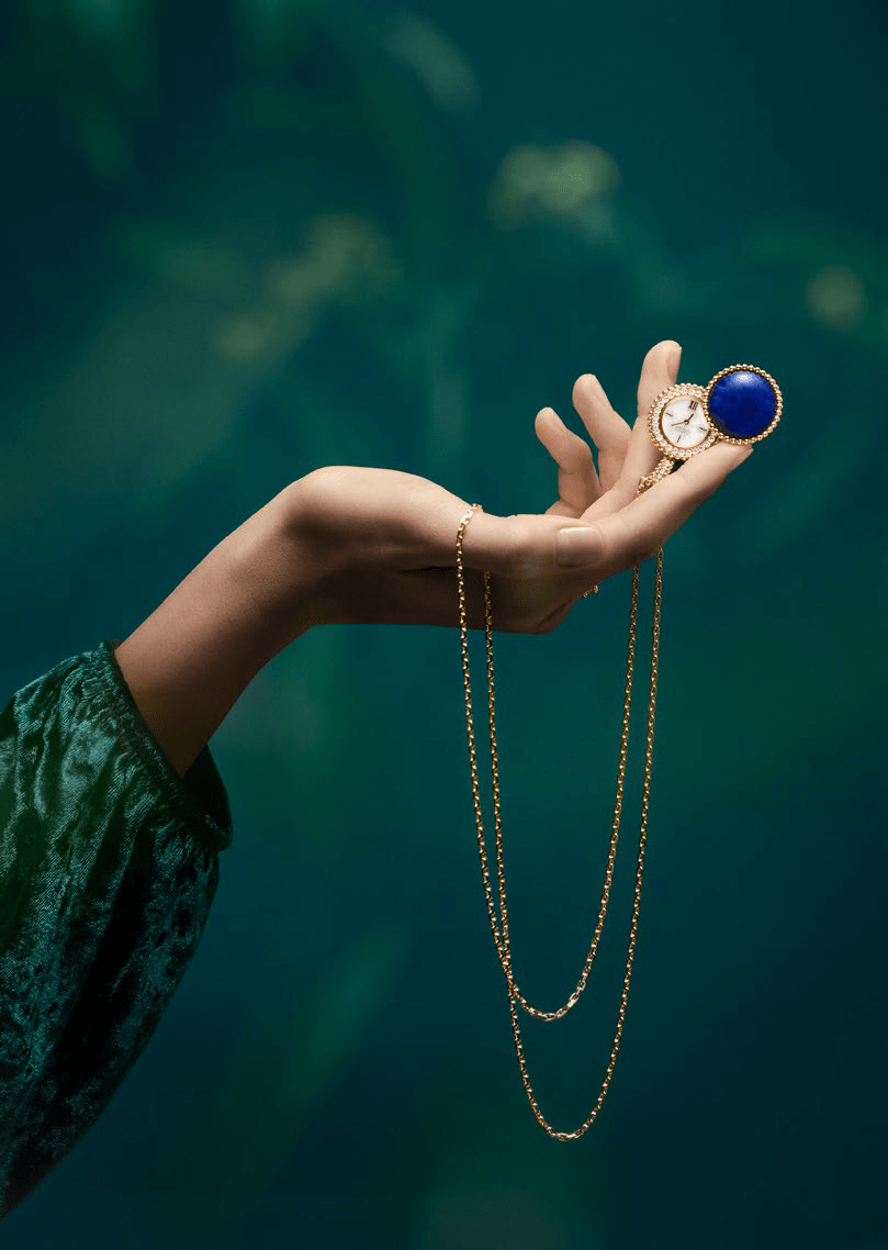Van Cleef & Arpels 以祖母綠、紅寶石、藍寶石打造Perlée secret吊墜腕錶