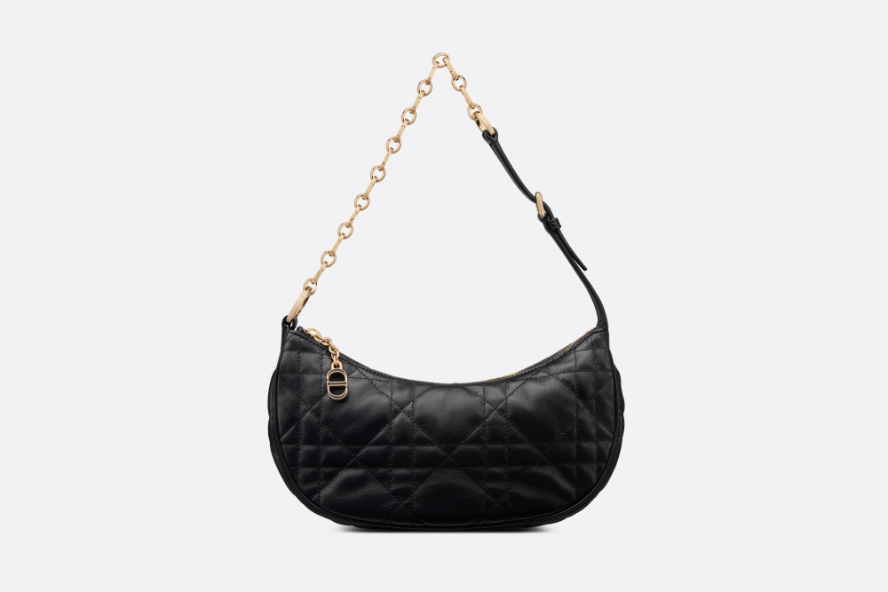 經典鏈條與皮革搭配