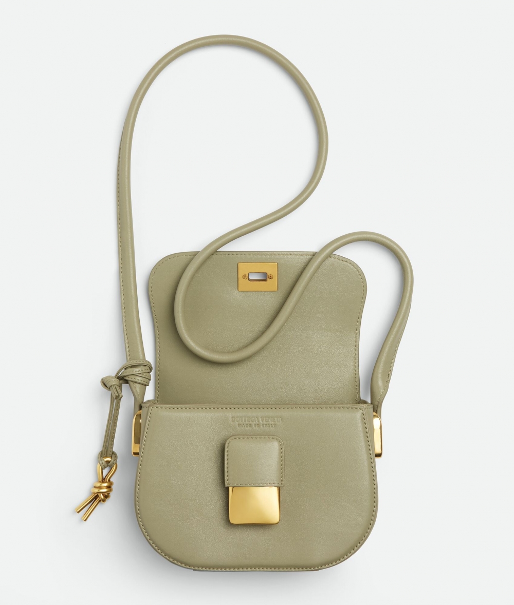 Bottega Veneta Desiree斜挎手袋渲染上沉穩色選注入雋永美學