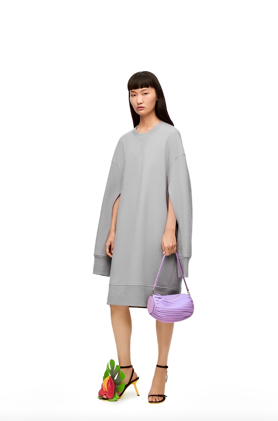 輕巧的造型，在日常當中也相當好搭配。