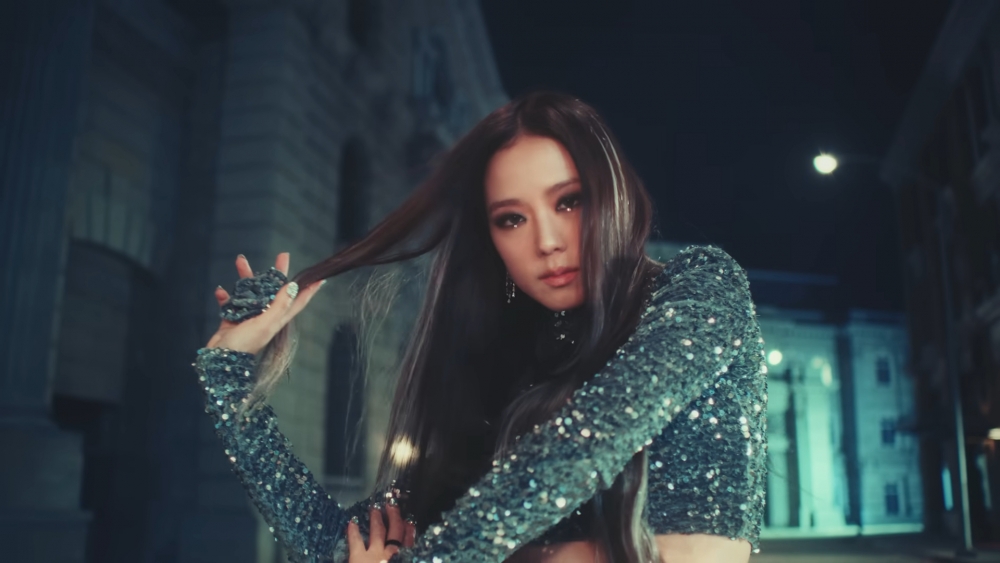 結合相當熱門的芭蕾舞元素以及華麗感