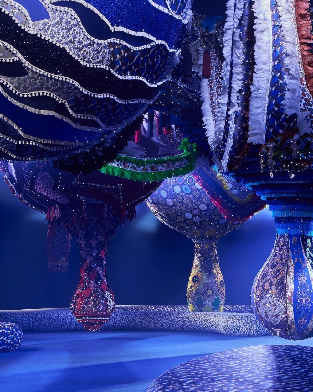 延續Dior過往幾季的刺繡風格