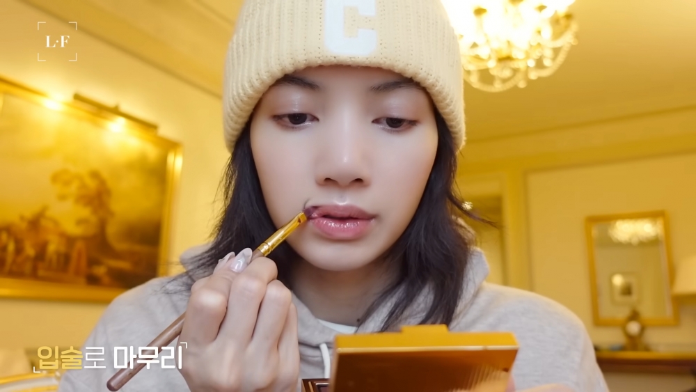 具備水潤光澤感的有色潤唇膏