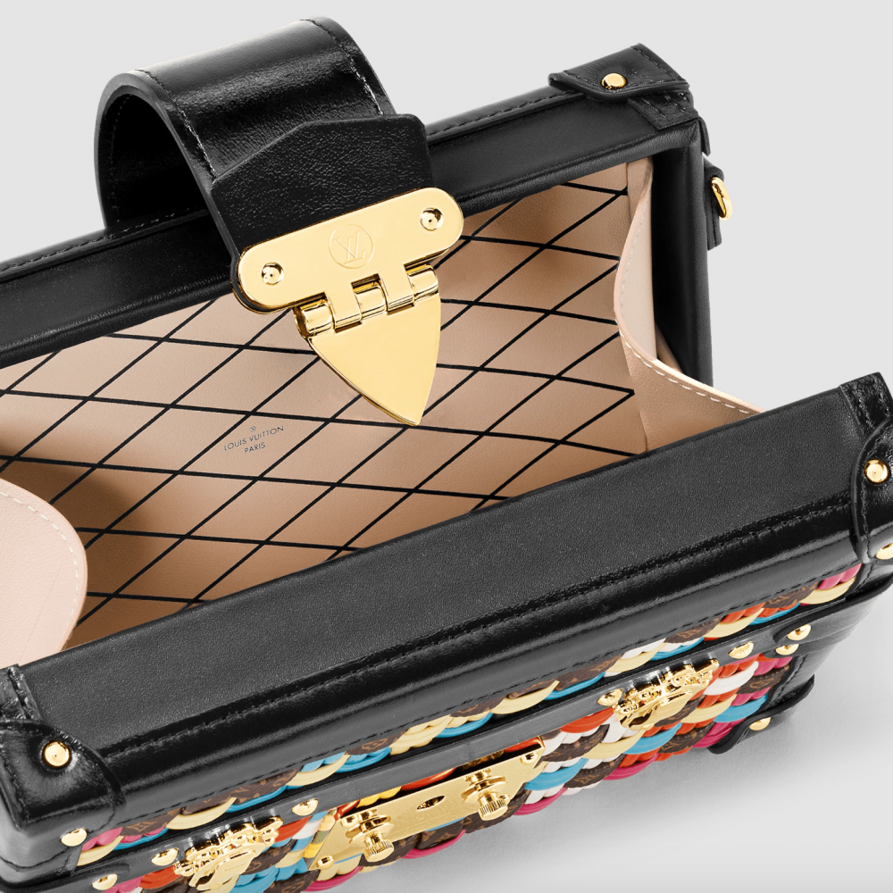 一樣也是一款搶眼的款式。