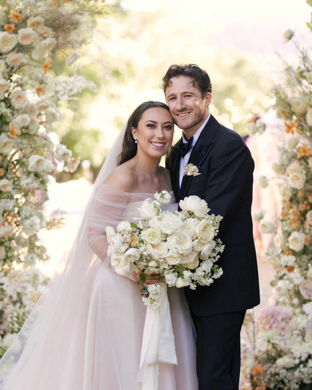 經典全白捧花的組合。