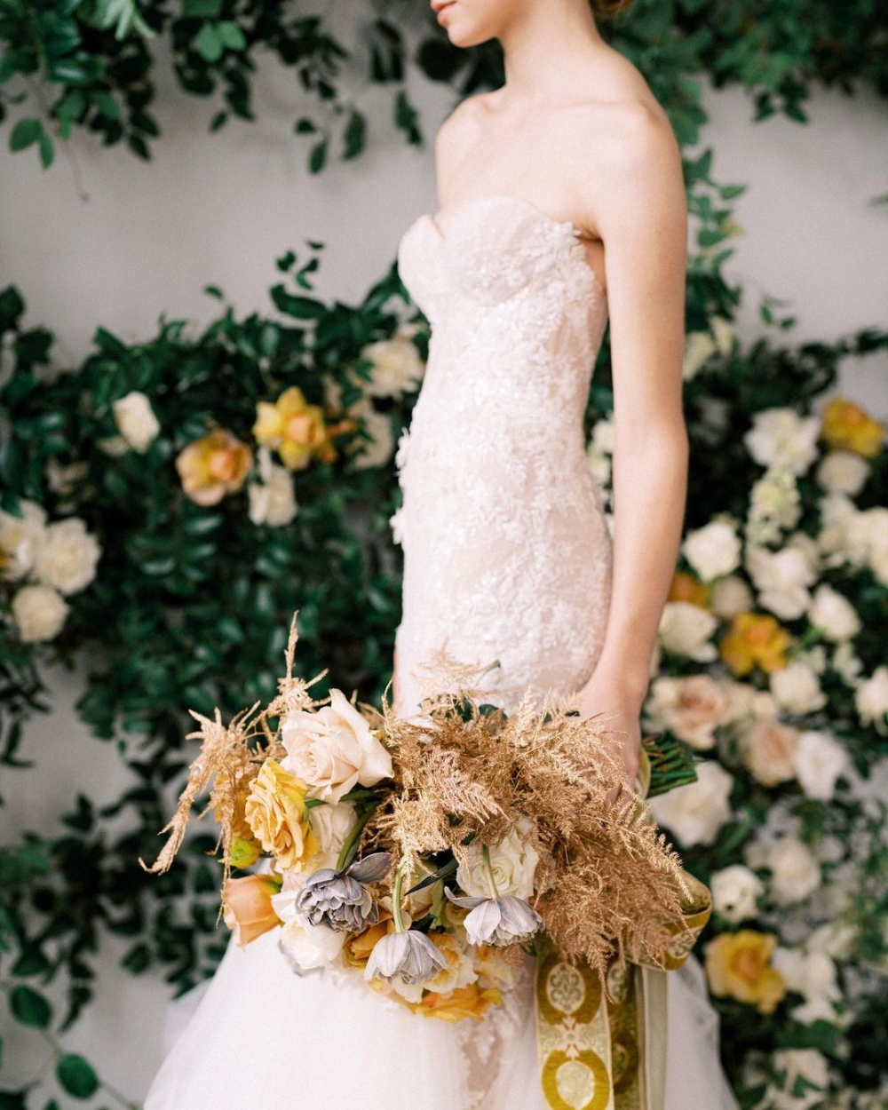 具備主花、配花、配草或是配葉。