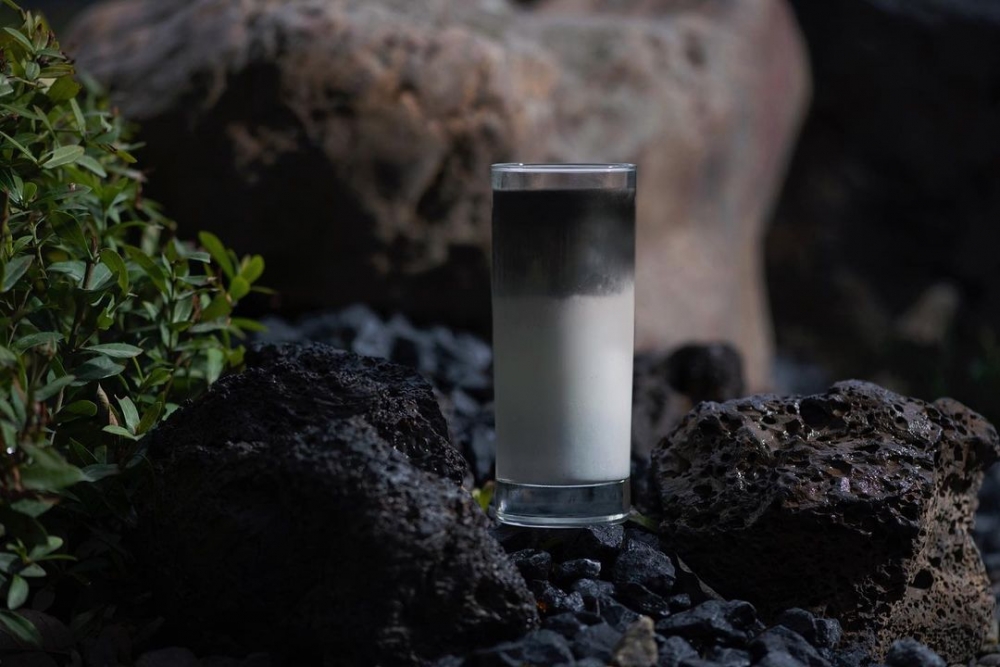 有著漸層色的水泥拿鐵。