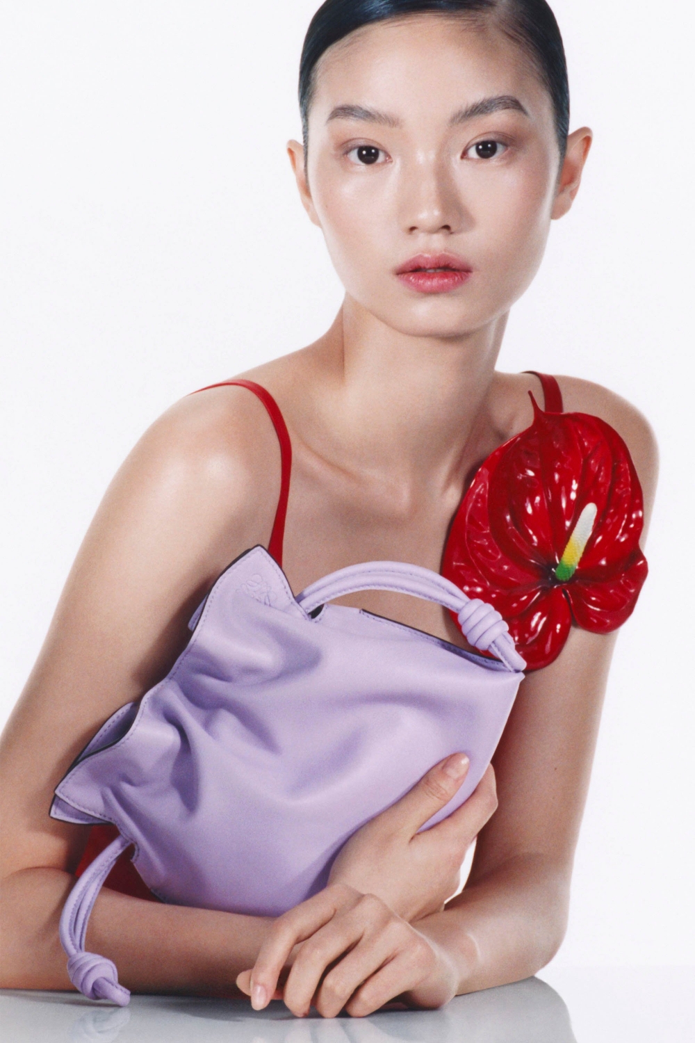 這次LOEWE推出的薰衣草色，矚目登場。