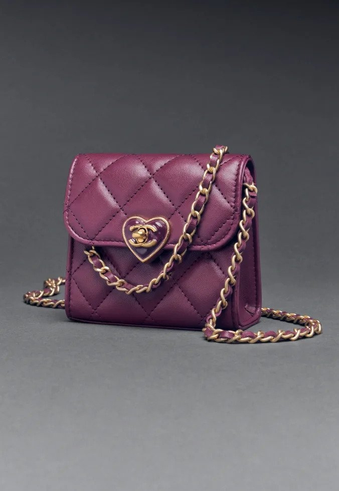 CHANEL 2023春夏全新注入愛心元素的包款。