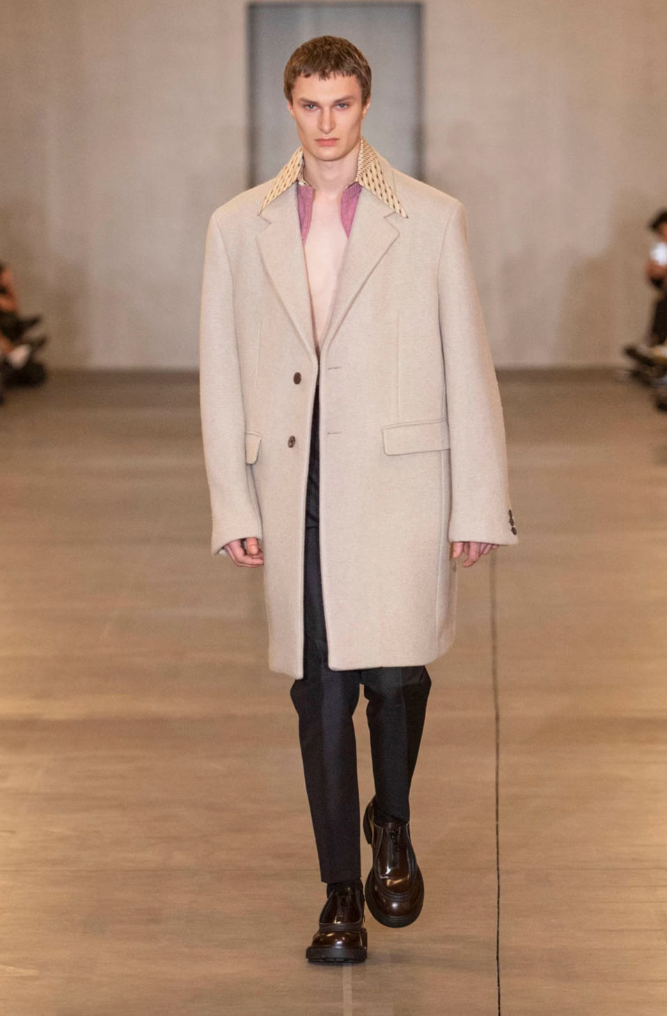 Fall/Winter 2023 Prada Menswear Collection Look 43。