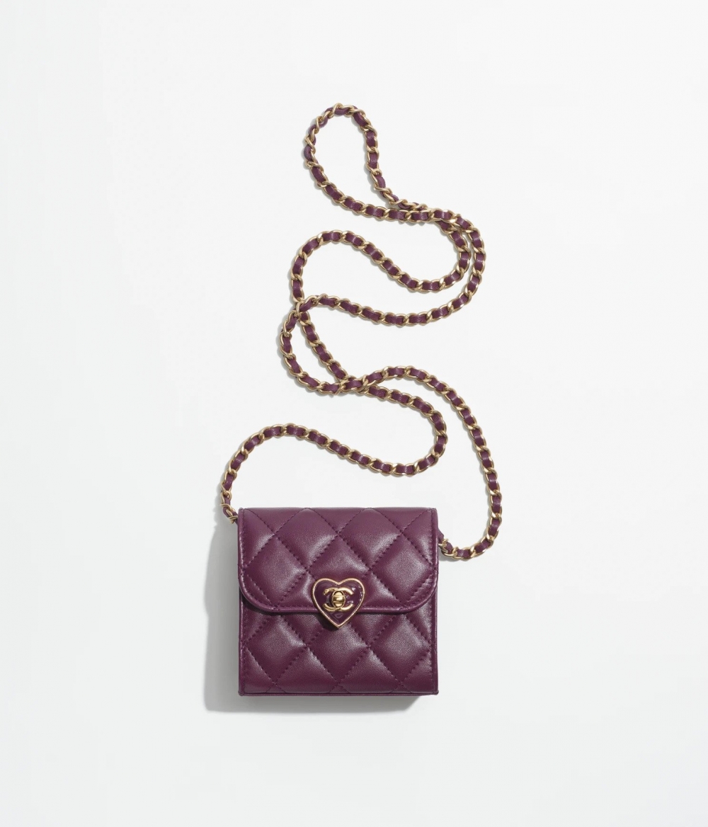 CHANEL Clutch With Chain