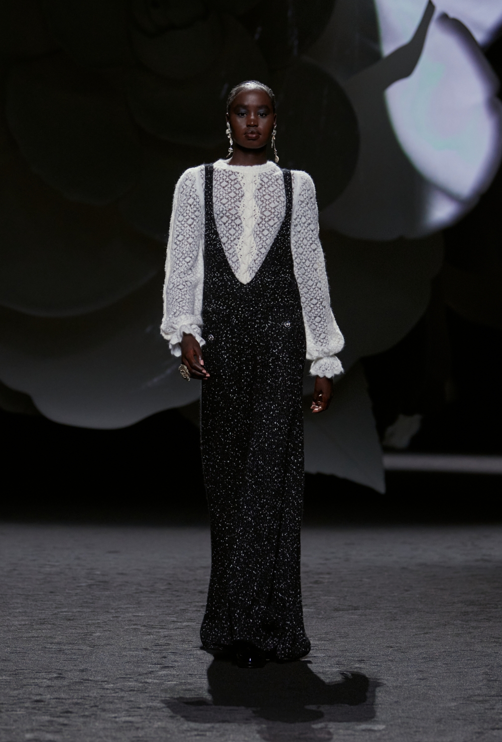 CHANEL蕾絲和解構感剪裁