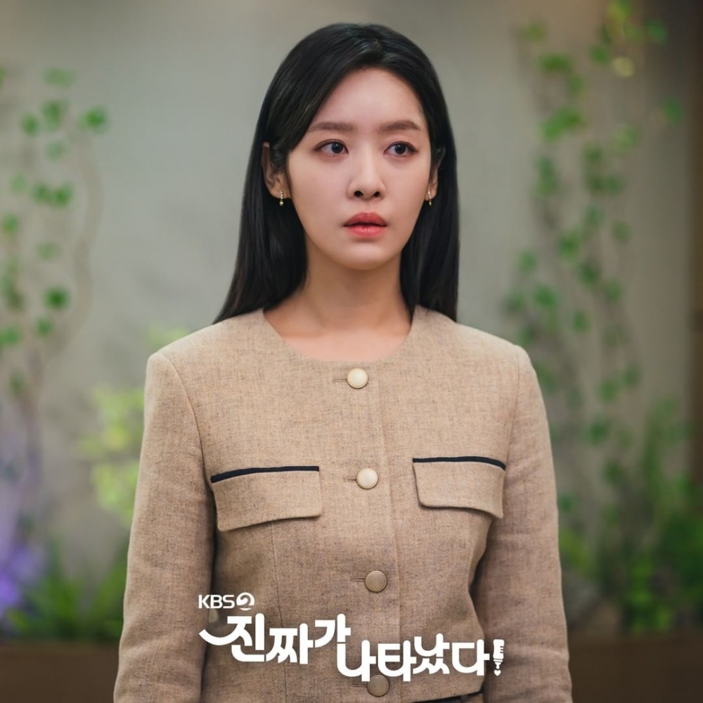 新劇造型完全不同,予人幹練知性之感!