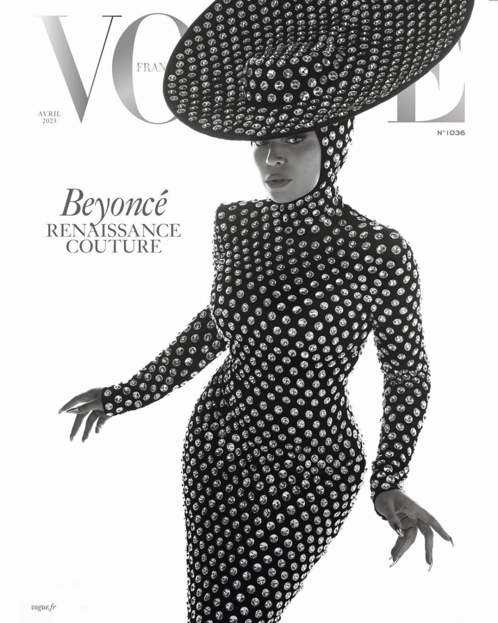 造型法國版《Vogue》的封面上首次亮相