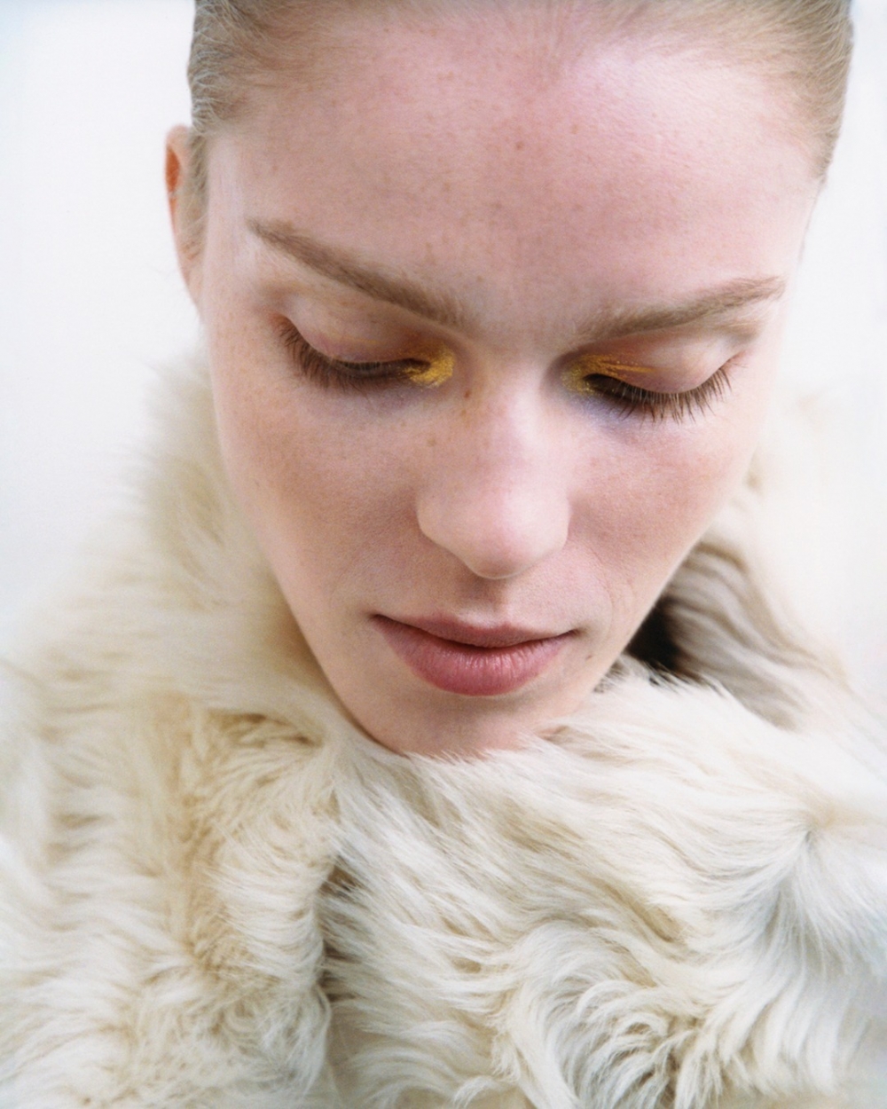 閃亮黃色調集知性溫柔於一身