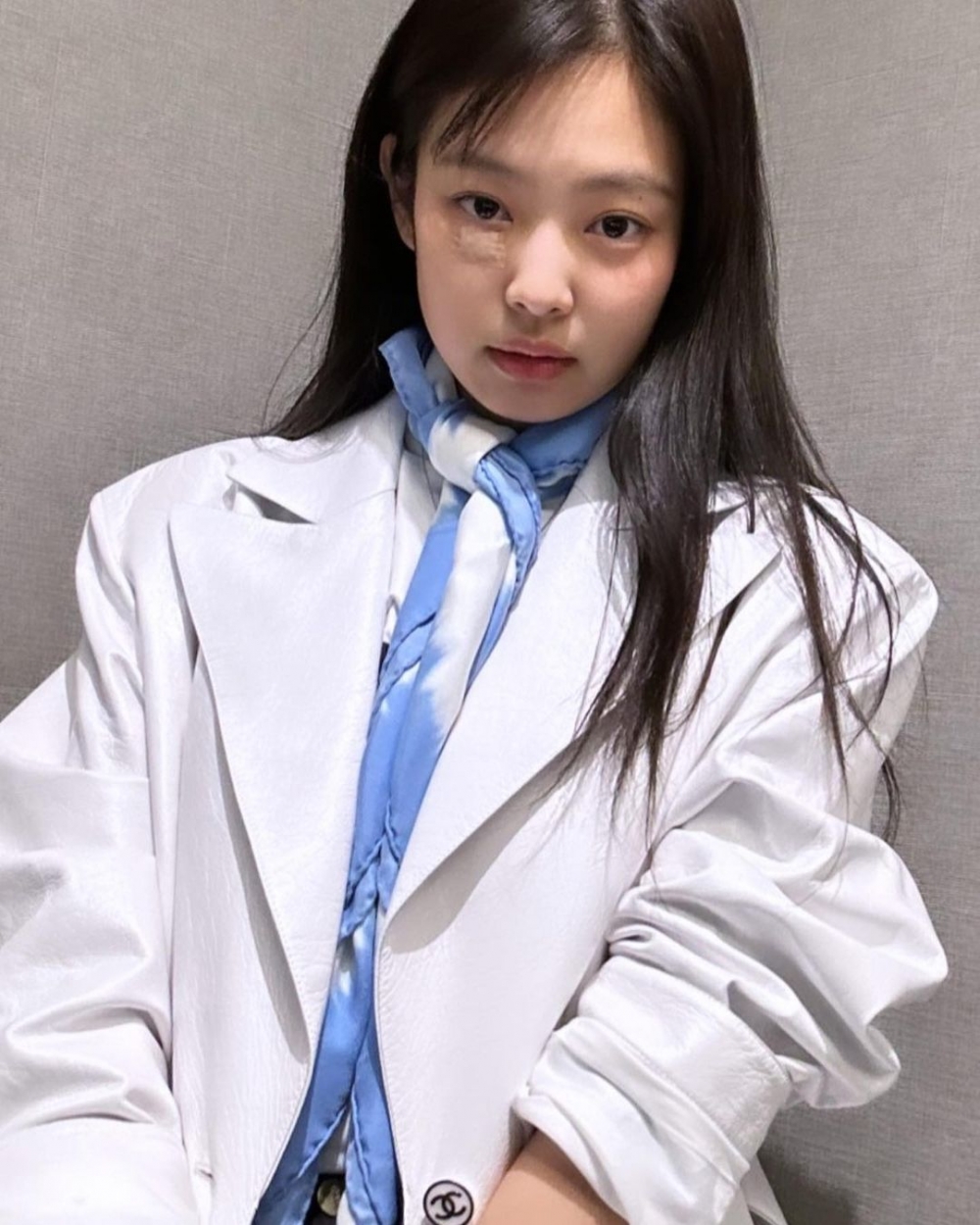 受傷消息釋出後,Jennie為免粉絲擔心,主動公開受傷照。