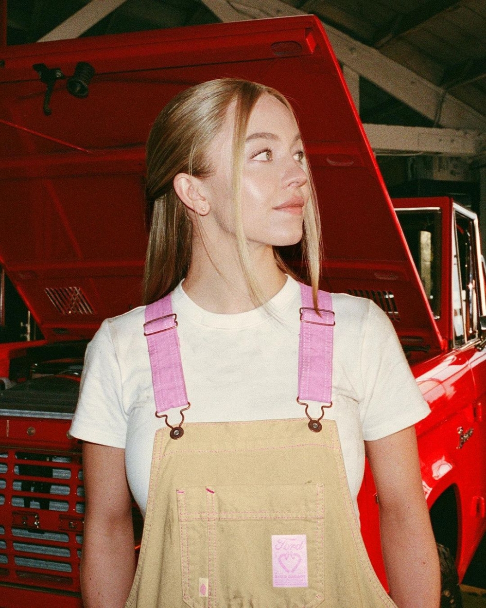 這次Ford × Sydney Sweeney聯名系列與Dickies合作。