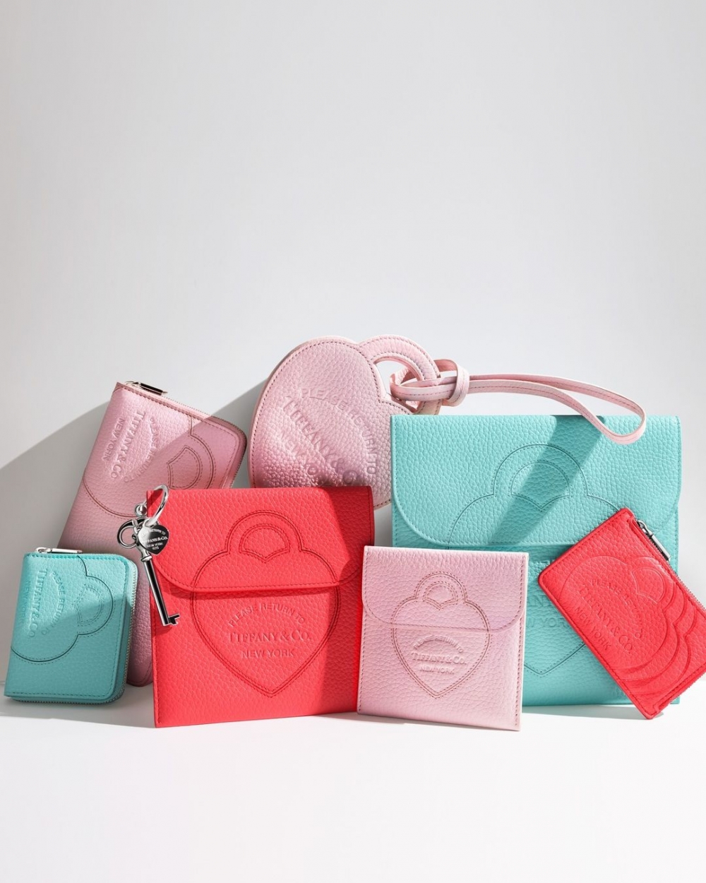這次Tiffany & Co.Return to Tiffany®系列又釋出多款小皮具。