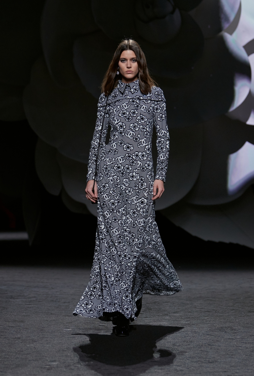 CHANEL時裝上都可以看到山茶花妝點