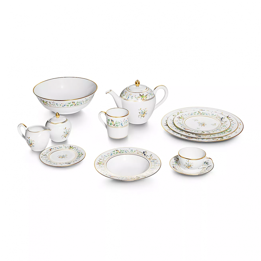 展示了首次出現在Tiffany & Co. 19 世紀空心器皿上的動植物圖案