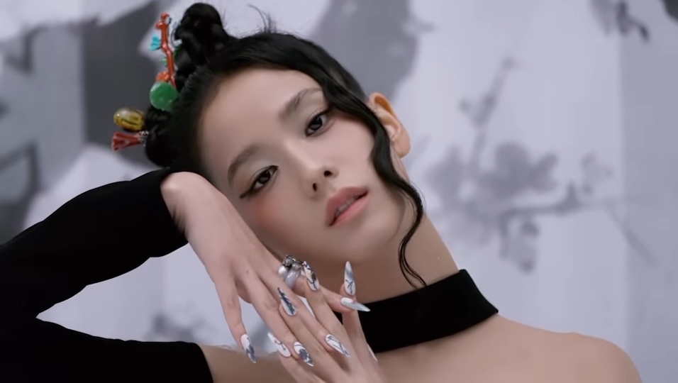 YG 公開了Jisoo即將發行的單曲專輯ME的第二部視覺預告片