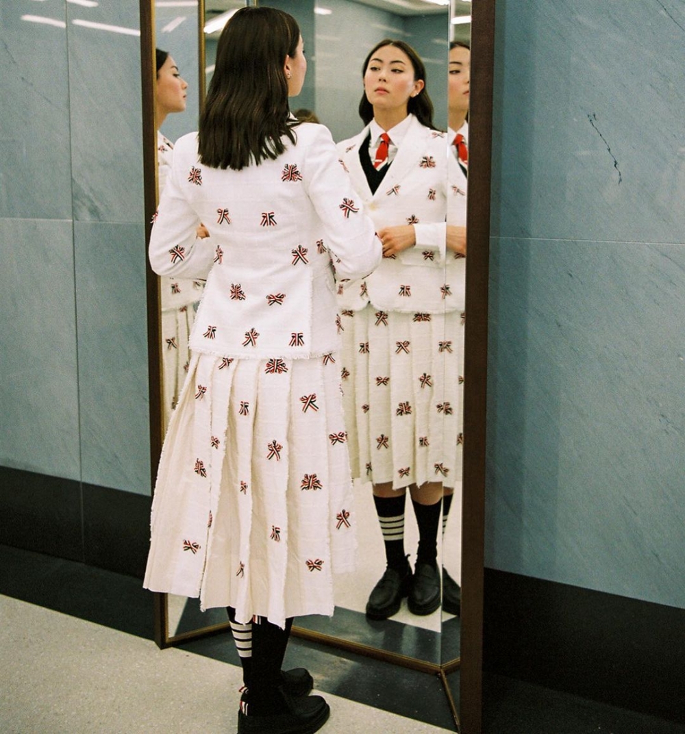 Lauren Tsai詮釋Thom Browne服裝。
