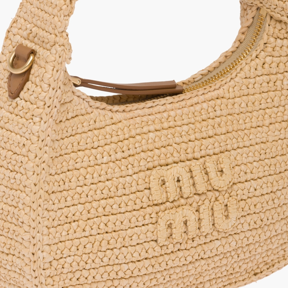 快把Miu Miu全新推出的Hobo bag列入購物清單中