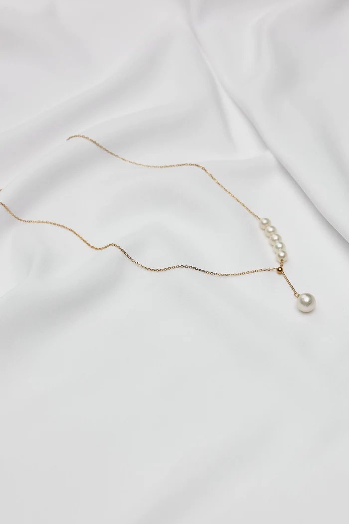 搭配上珍珠的元素更是時髦。