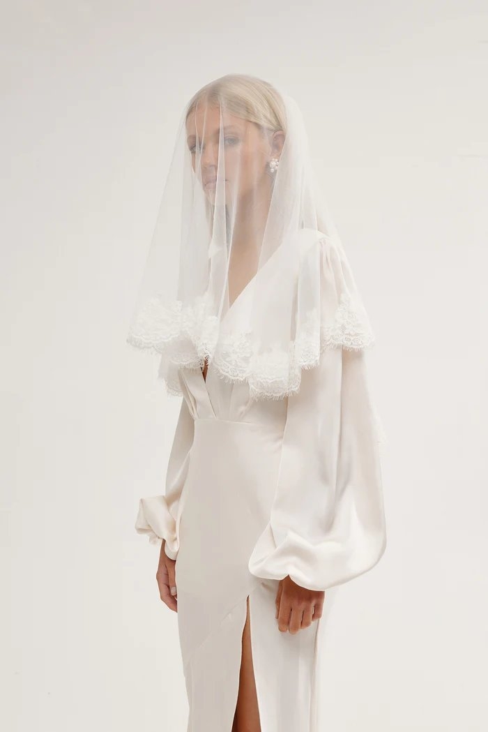 Lace Wedding Veil with Blusher。