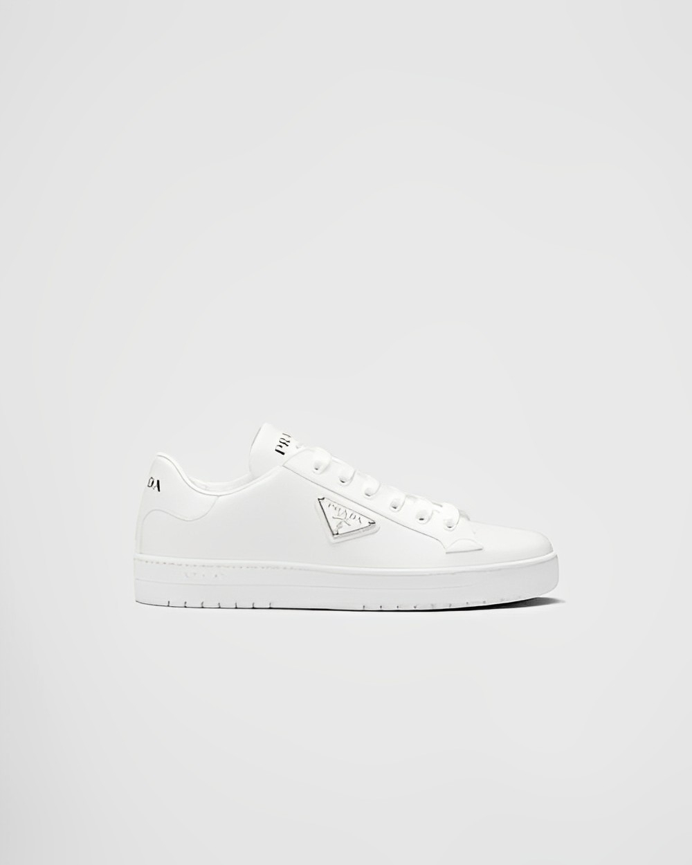 Downtown Brushed Leather Sneakers。