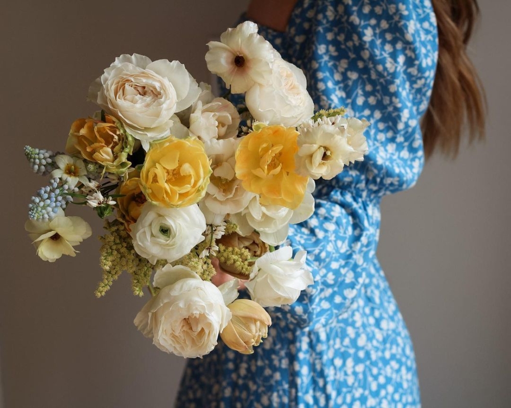 將花材凹折往不同方向，蜿蜒的線條製造韻律感